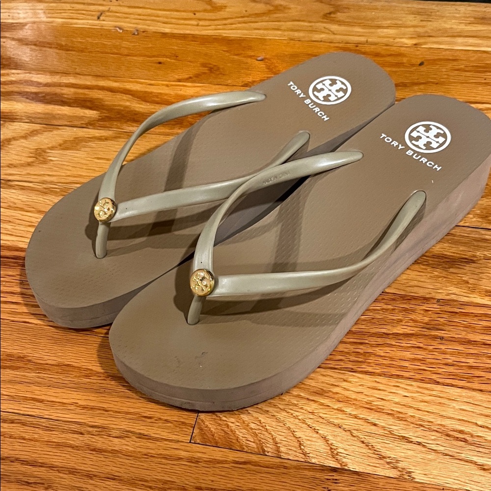 Tory Burch Women's Beige wedge Flip Flops 9